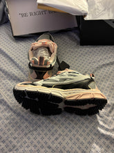 Load image into Gallery viewer, Off white be right Back