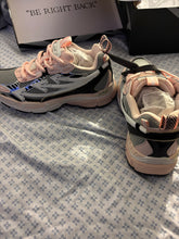 Load image into Gallery viewer, Off white be right Back