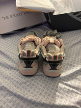 Load image into Gallery viewer, Off white be right Back