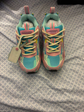 Load image into Gallery viewer, Off white be right Back